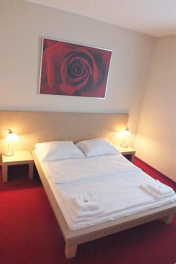 Motel Subaru Варшава Экстерьер фото