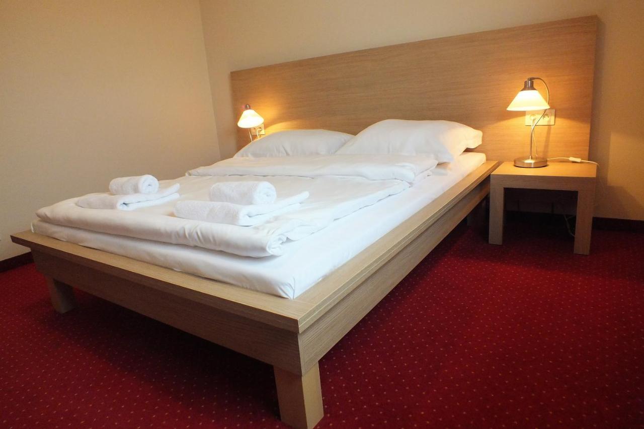 Motel Subaru Варшава Экстерьер фото